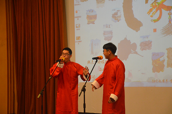 图三:相声“学唱歌”.JPG